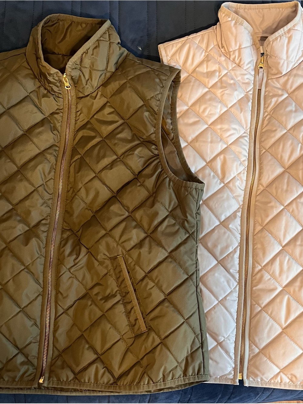 Lot of 2-Old Navy Lightweight Quilted Sleeveless Vest in Olive and Beige Sz L